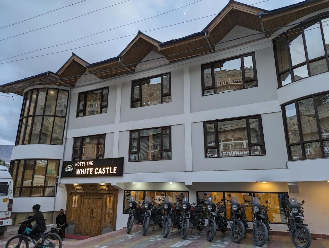 White Castle Kargil Hotel Exterior photo