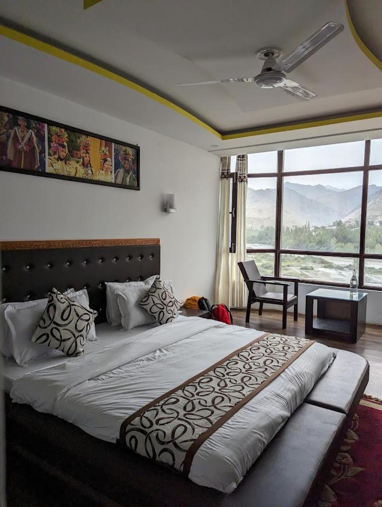White Castle Kargil Hotel Exterior photo